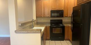 Fully refurbished duplex in excellent location - new carpet, fresh paint, etc. Gallery 7