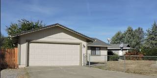 End unit with large fenced yard! Gallery 1