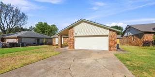 Charming 3 bed, 2 bath home in desirable Indian Springs area Gallery 1