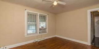 409 E 16th - 4Bed/2Bath - Huge Garage Space Included! Gallery 11