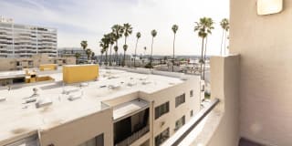 The Vantage Gallery 26