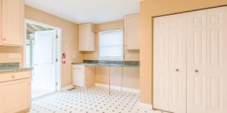 2 Blocks from Campus - 3BR Move in ready now for August 2026! Gallery 10