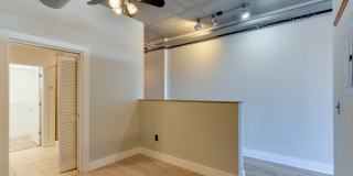 Excellent and newly refreshed Uptown 8th floor condo in the Courtside complex. Gallery 21