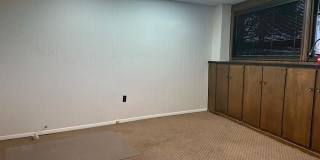 307 N Crockett Street Gallery 6