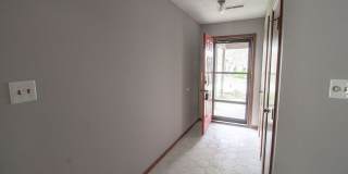 Spacious 3 bedroom w/ fenced yard Gallery 11