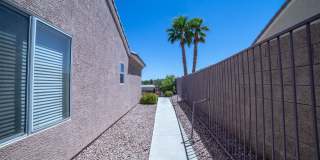 Sun City Anthem!! 55 & Older!! Single Story!! Private Pool!! Strip Views!! 3 bedrooms and 3 car Garage!! Gallery 23
