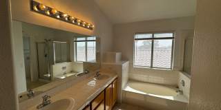 Pool & Spa plus 4 bedrooms Gallery 28