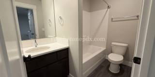 Charming 3 Bed, 2 Bath Townhome with Garage in Beautiful Sandy Gallery 11