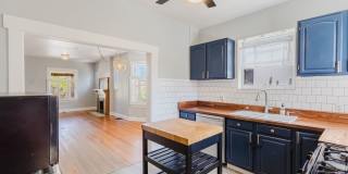 Amazing Highlands location with huge walkability! Gallery 10