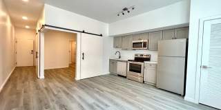 725 W Pratt Gallery 45