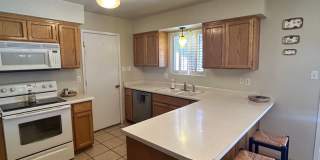 Charming 3-Bedroom Home with Wood Flooring and Large Yard in Yuma Gallery 12