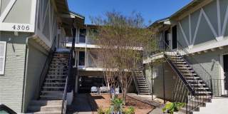 August Prelease : Hyde Park 2 bed/1 bath Condo, New Paint and Updated Bathroom! Gallery 1