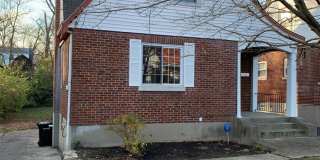 Lovely Two Bedroom Home on a Quiet Street Gallery 1