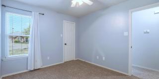 6115 100th Street Gallery 25
