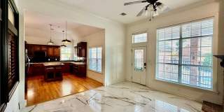 Prime Location 4 Bedroom 3 1/2 bath 2 garages! Gallery 15