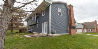 Spacious 3 bedroom duplex with 2.5 baths. Gallery 35