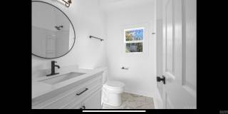 2501 S Maple Street Gallery 14