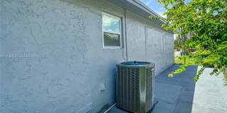 216 SW 6th St Gallery 50