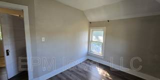 437 1/2 Riehl Street Gallery 14