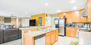 Spacious Amazing 6 bed in Fairwood! Gallery 10