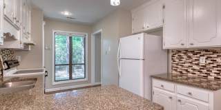 225 Twin Oaks Place Gallery 24