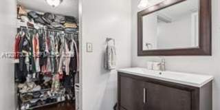 301 Olivewood Pl Gallery 17