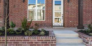 Luxury 3 bedroom, 3.5 Bath, 2 Car Garage Townhome- Fully Furnished! Gallery 3