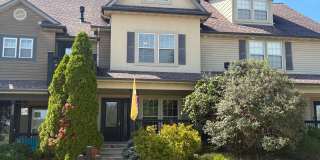 Large 2 Bed 2.5 Bath Townhome With Bonus Loft! Large 2 Bed 2.5 Bath Townhome With Bonus Loft! Gallery 1