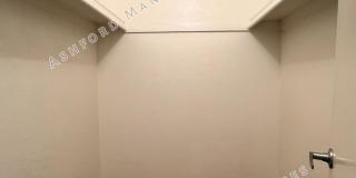 ***MOVE IN SPECIAL***UTILS INCLUDED : ONE BEDROOM UPSTAIRS CONDO Gallery 21