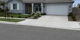 Charming 3 bedroom 2 bathroom home located in Hanford Gallery 1