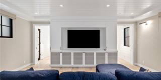 2428 The Strand Gallery 31