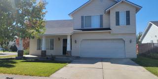 Light-Filled 3BR/2.5BA in Post Falls with Sprinklers & Garage Gallery 1