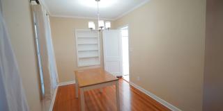 3 Bed / 1 Bath Home w/Sunroom in Midtown Neighborhood! Gallery 6