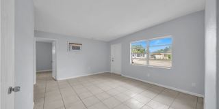 1527 Gardenia Avenue Gallery 16