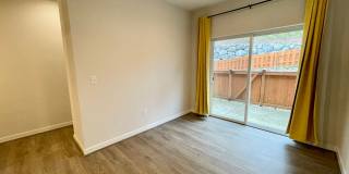 Like-New Beardslee Townhouse... Gallery 6