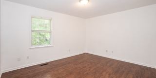 Three Bedroom Home! Gallery 21