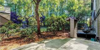 Quiet 2 Bedroom Condo in Redmond Available Now! Gallery 3