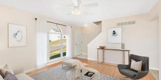 Bright & Beautiful 2-Bedroom Townhome with Scenic Views! Gallery 1