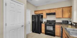 Charming 3-Bed Townhome in Prime Richmond Hill Location! Gallery 10