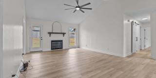 1821 Swann St Gallery 8