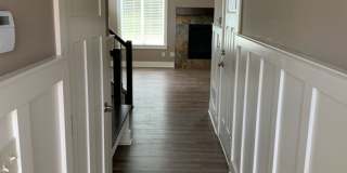 Beautiful 3 bedroom 2 1/2 bath home Gallery 3