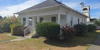 4BD Eureka home on quiet street with fully-fenced yard! Gallery 1