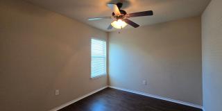 3/2.5/2 Duplex / Easy Access to Highways, Shopping, Restaurants, & Entertainment / Large Fenced in Yard / CISD Gallery 11