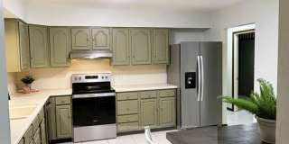 Charming 3BR Home in Country Oaks – Close to West Marion Hospital, Shopping, Dining & WEC Gallery 1