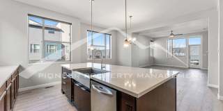 Beautiful Townhome with Central A/C and Two Car Garage! Gallery 9