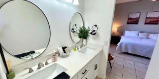 Luxurious Fully Furnished 3 Bedroom Home with Garage! Gallery 29