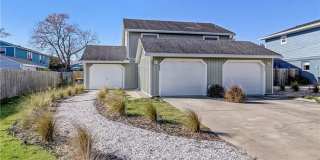 Adorable Beach Townhouse Close to Downtown Gallery 1