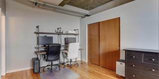 Beautiful and Spacious Loft-Style Condo 1 Bed/1.5 Bath Near Ballpark Gallery 12