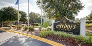 Arbors at Brookfield Apartments Gallery 25