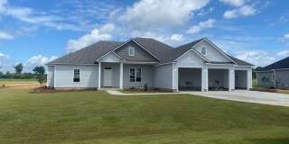 Luxurious Living: Spacious 4 Bedroom Home with 3-Car Garage and Pet-Friendly in Lakeland, GA Gallery 1